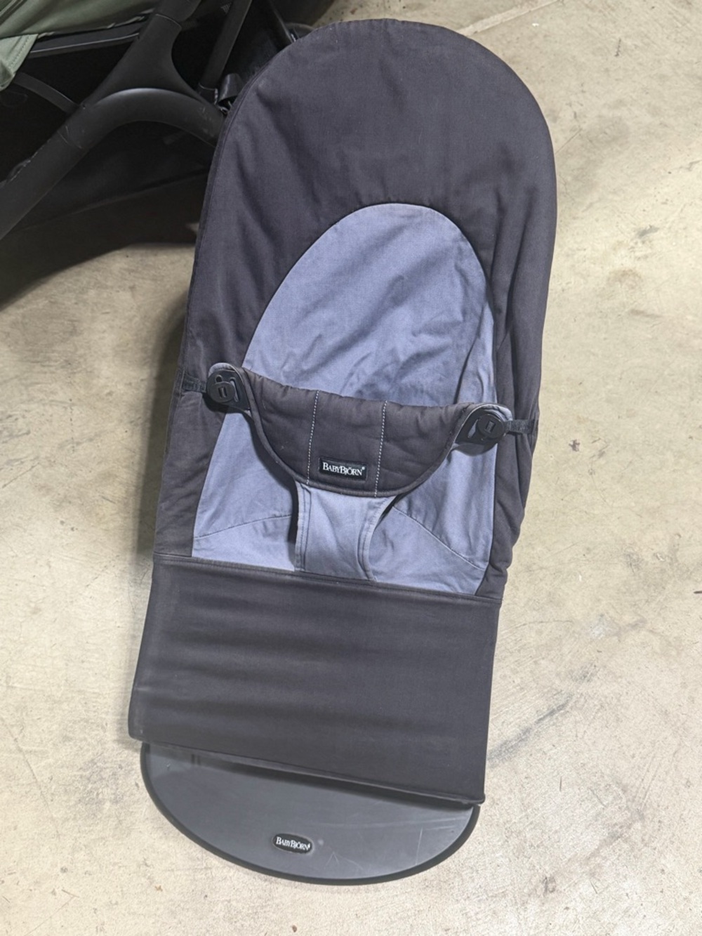 BabyBjorn Bouncer Bliss in Black and Gray